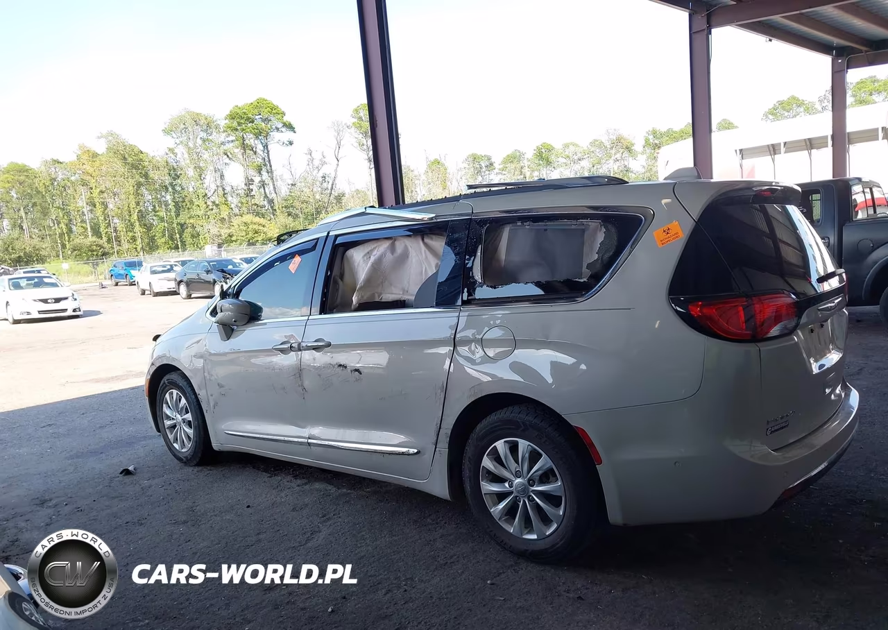 2019 Chrysler Pacifica Touring L VIN:2C4RC1BG8KR588026 - 14