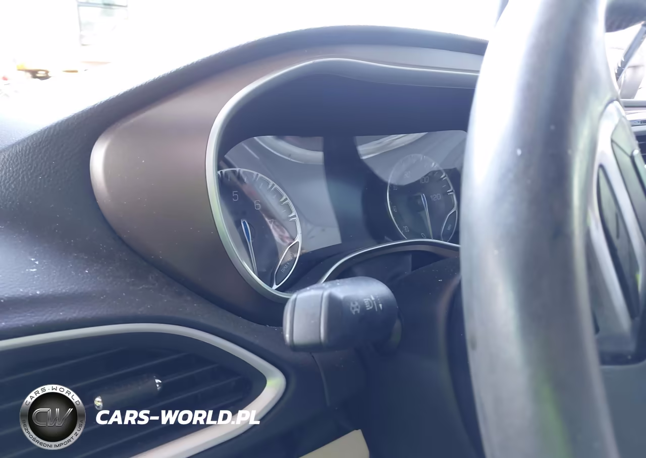 2019 Chrysler Pacifica Touring L VIN:2C4RC1BG8KR588026 - 15