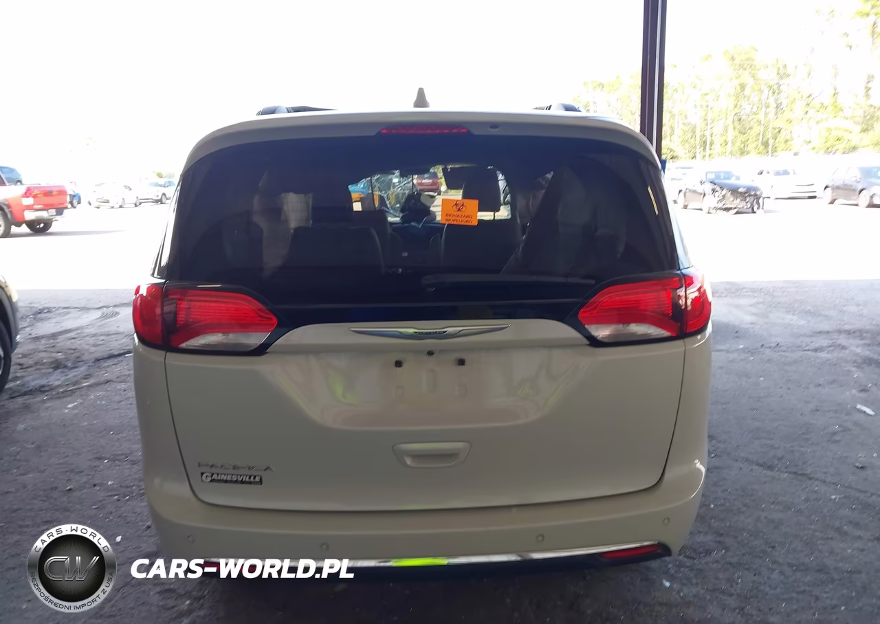 2019 Chrysler Pacifica Touring L VIN:2C4RC1BG8KR588026 - 16