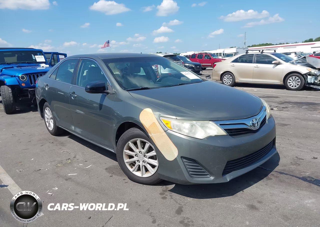2012 Toyota Camry Le – zdjęcie 1 z 16