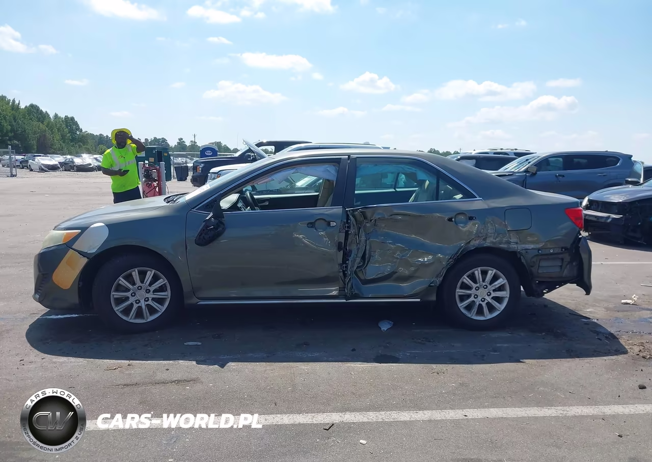 2012 Toyota Camry Le VIN:4T1BF1FK4CU586345 - 14