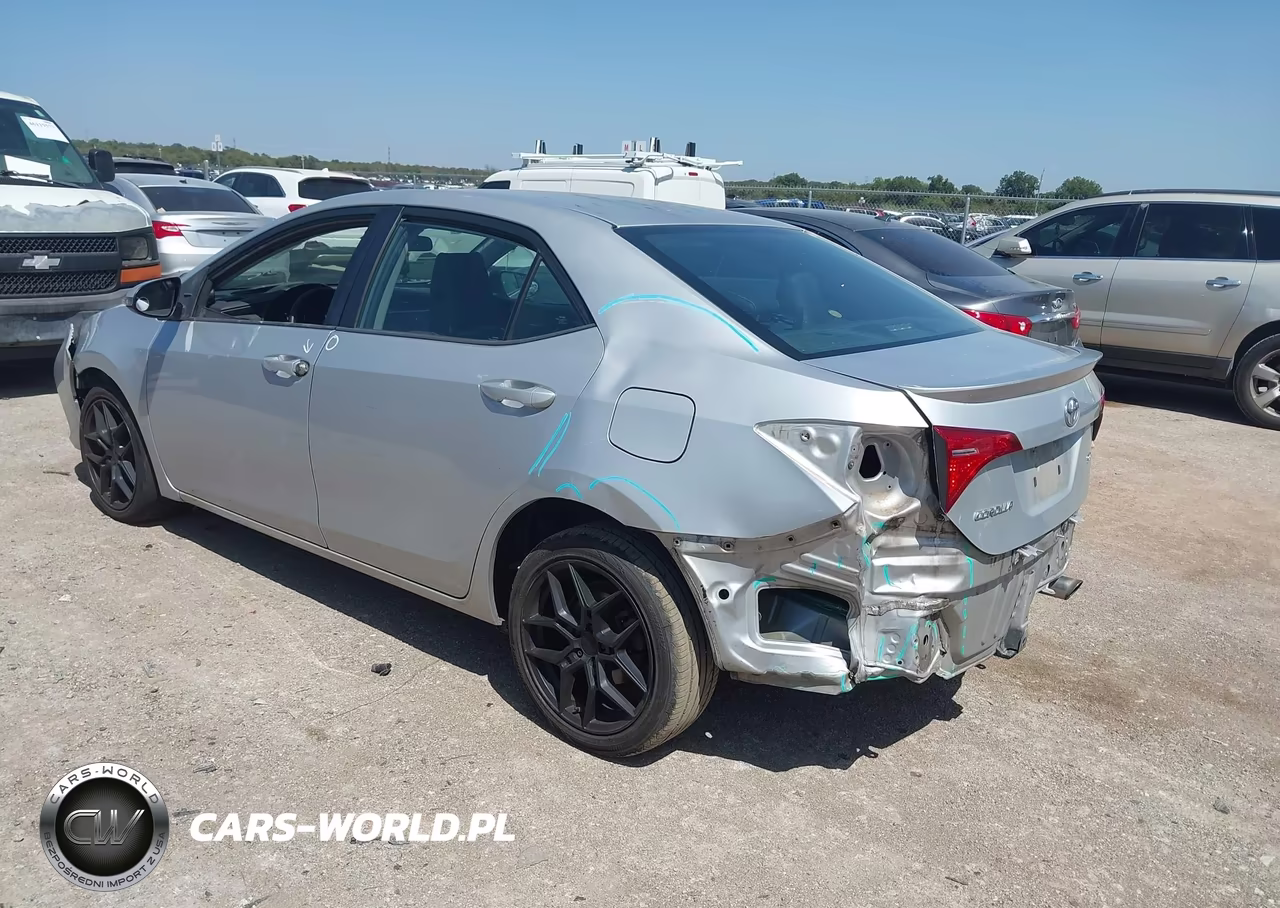 2017 Toyota Corolla Se VIN:5YFBURHE0HP626859 - 3