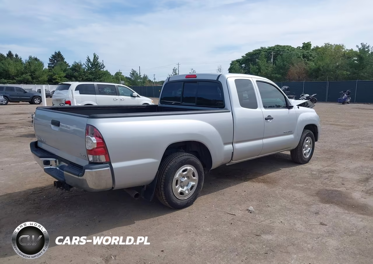 2013 Toyota Tacoma VIN:5TFTX4CN7DX030245 - 4