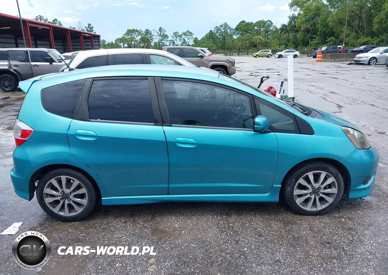 2012 Honda Fit Sport VIN:JHMGE8H62CC026365 - 13