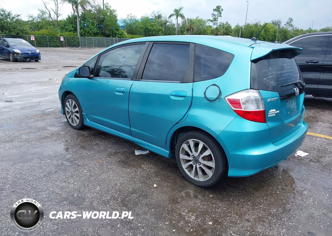 2012 Honda Fit Sport VIN:JHMGE8H62CC026365 - 3