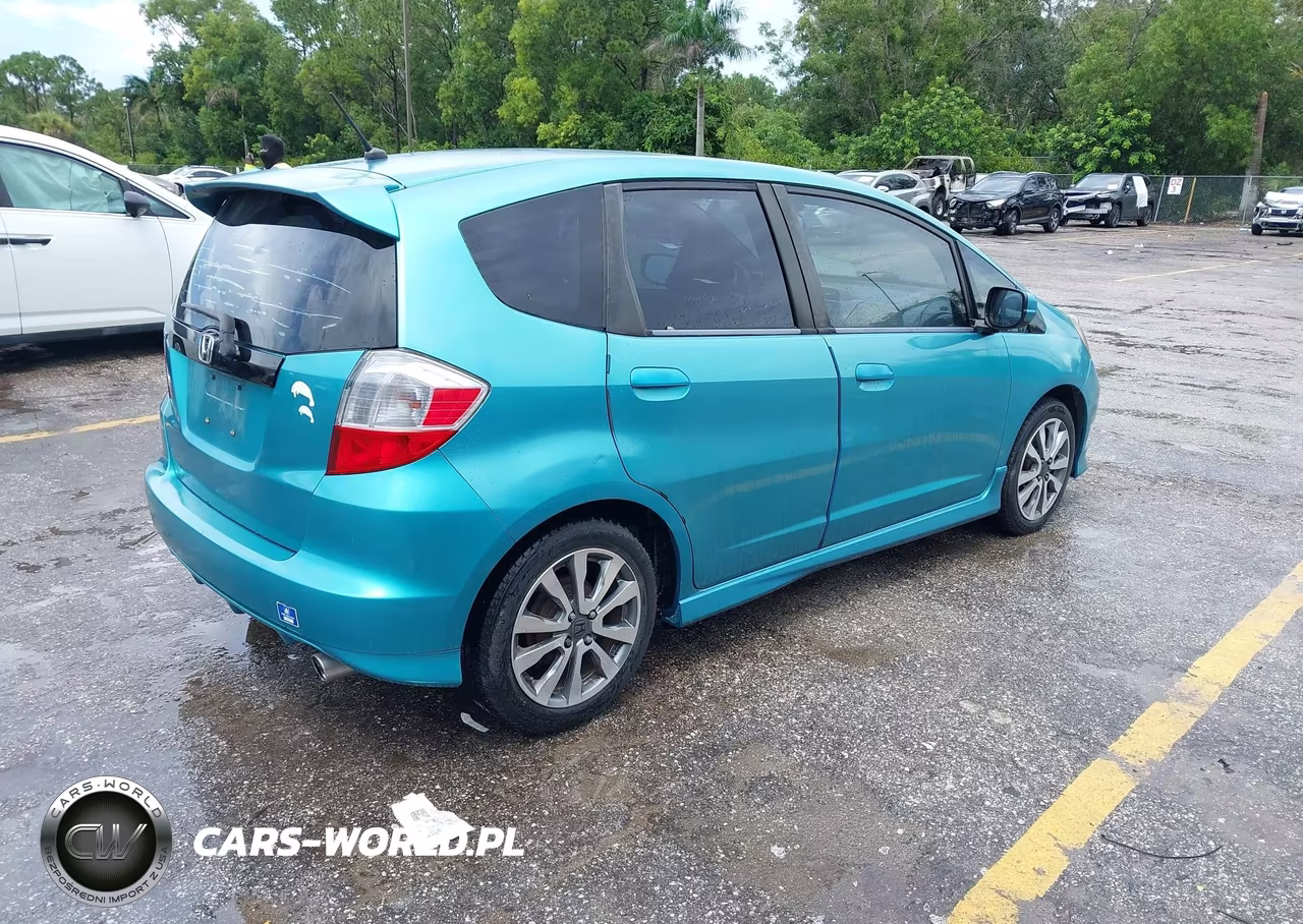 2012 Honda Fit Sport VIN:JHMGE8H62CC026365 - 4