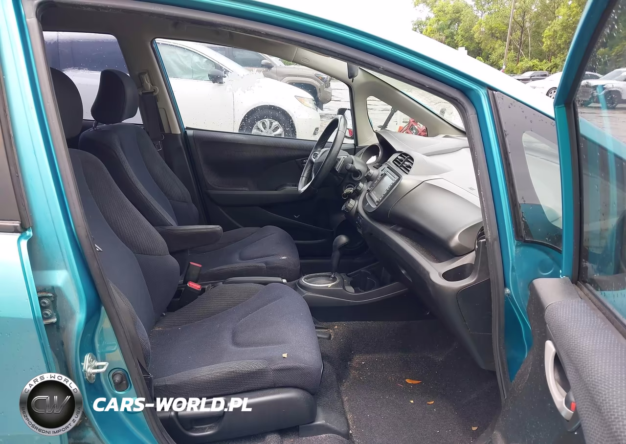2012 Honda Fit Sport VIN:JHMGE8H62CC026365 - 5