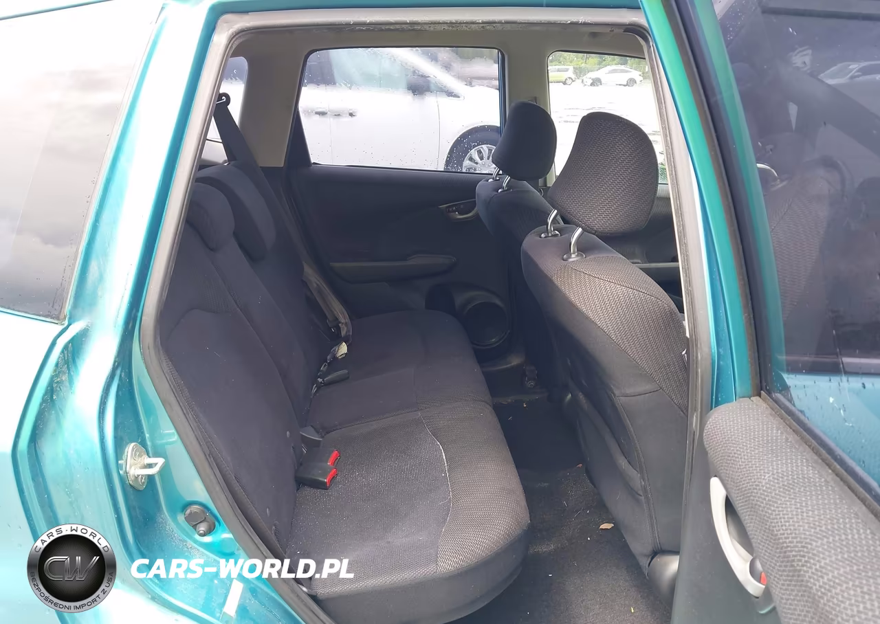 2012 Honda Fit Sport VIN:JHMGE8H62CC026365 - 8