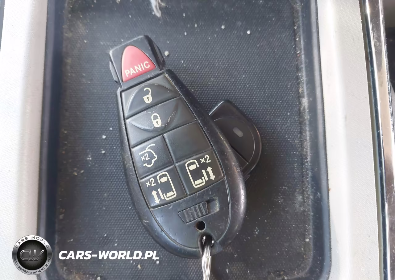 2014 Chrysler Town & Country Touring VIN:2C4RC1BG1ER437923 - 11