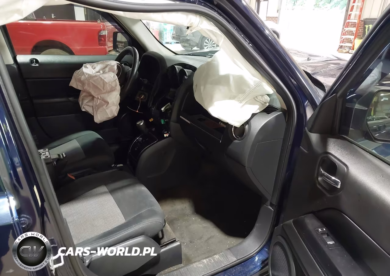 2014 Jeep Patriot Latitude VIN:1C4NJRFBXED762364 - 5