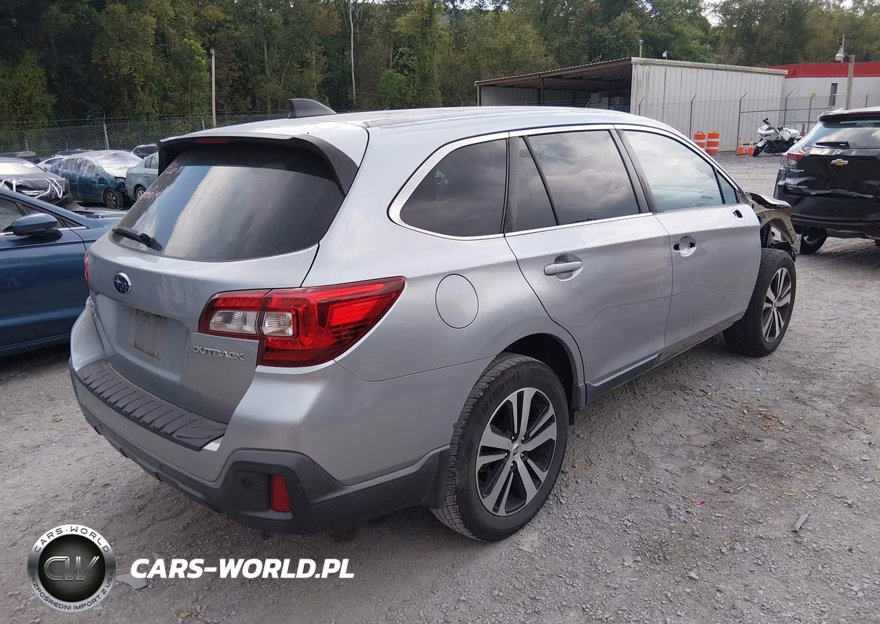 2018 Subaru Outback 2.5I Limited VIN:4S4BSANC6J3343077 - 4