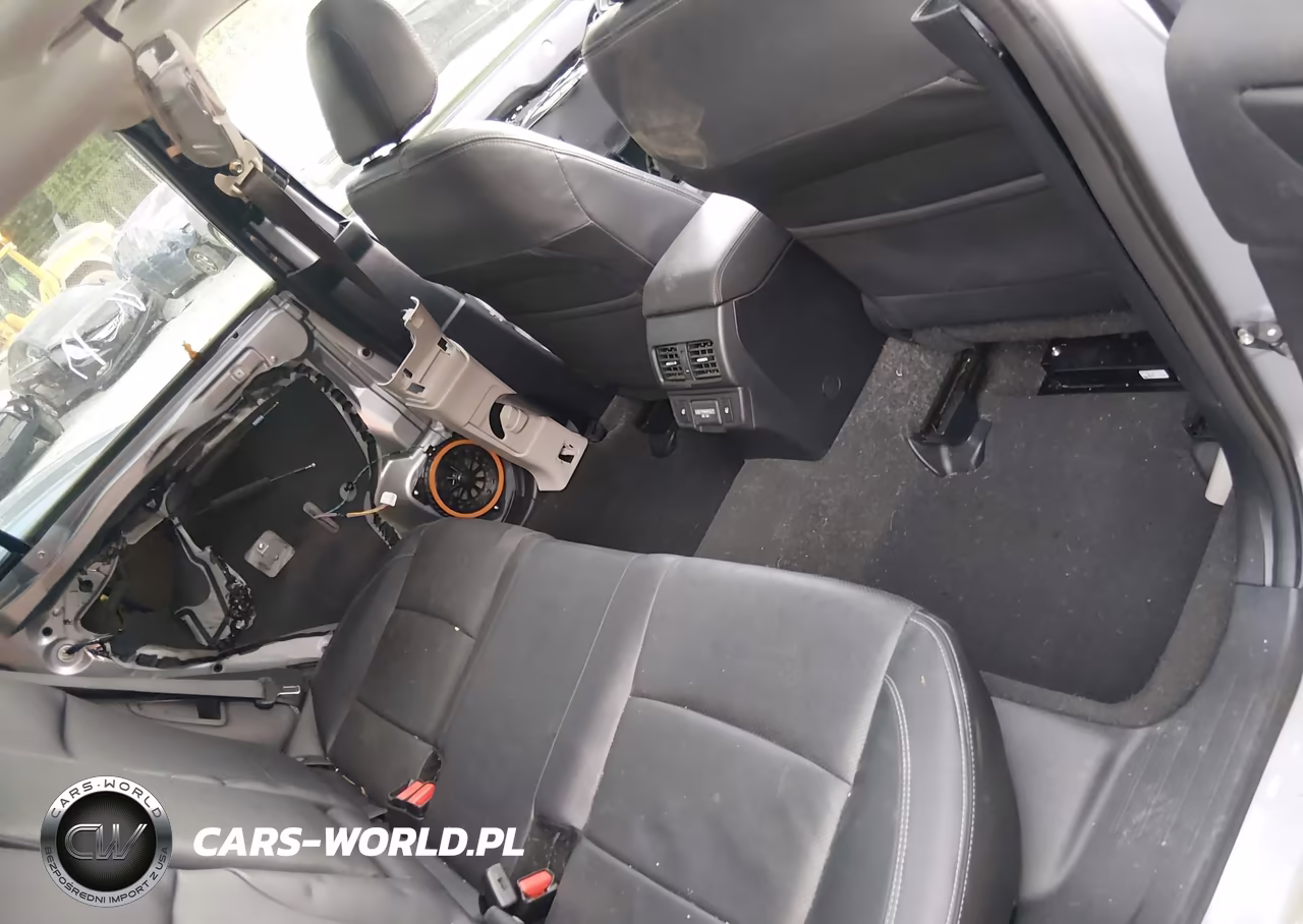 2018 Subaru Outback 2.5I Limited VIN:4S4BSANC6J3343077 - 8