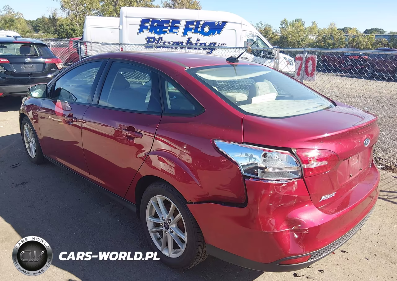 2017 Ford Focus Se VIN:1FADP3F24HL253247 - 3