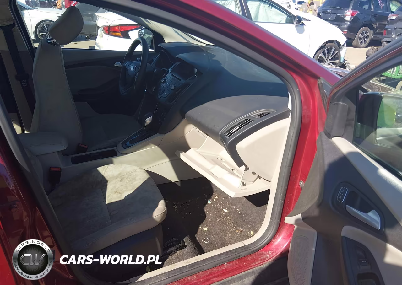 2017 Ford Focus Se VIN:1FADP3F24HL253247 - 5