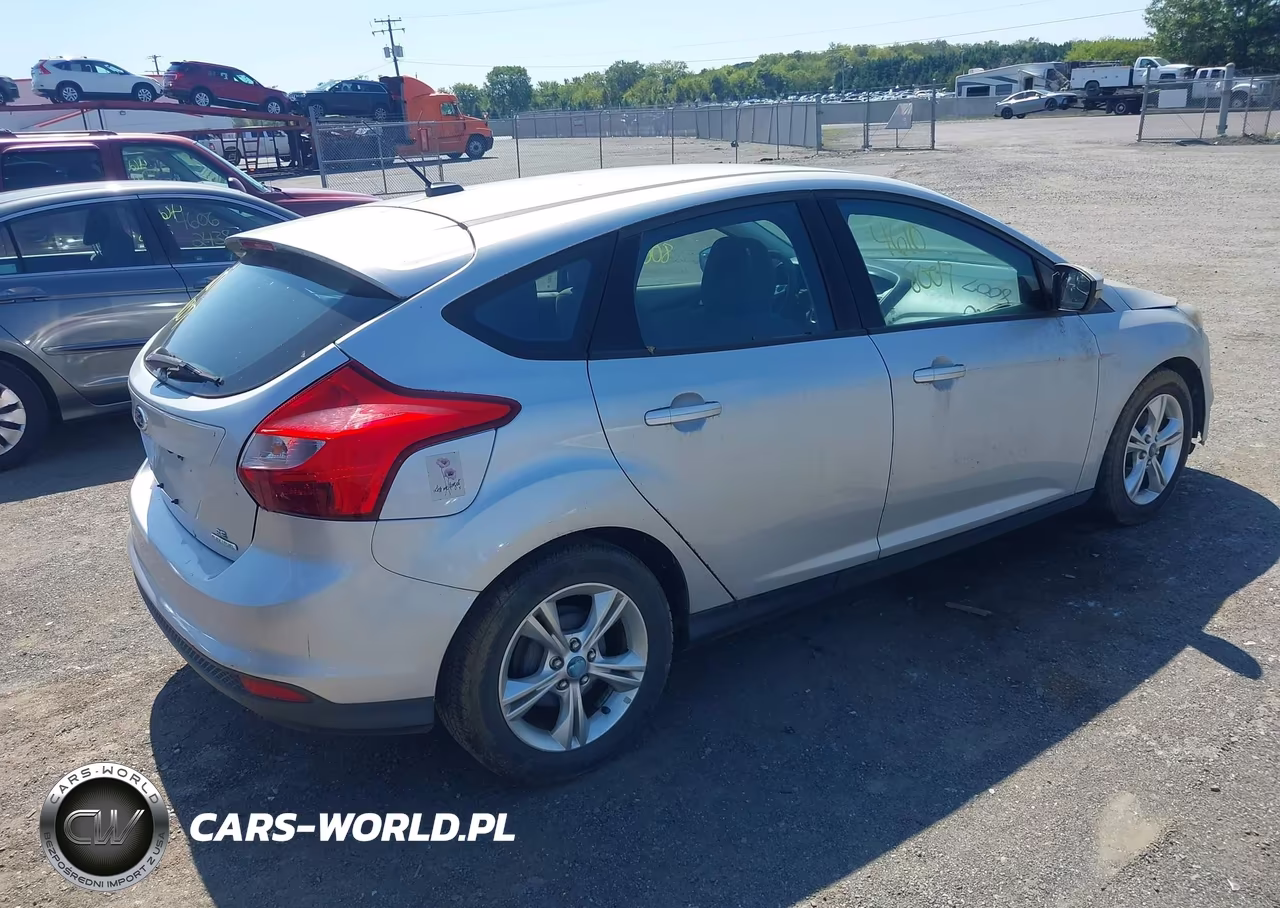2013 Ford Focus Se VIN:1FADP3K27DL139792 - 4