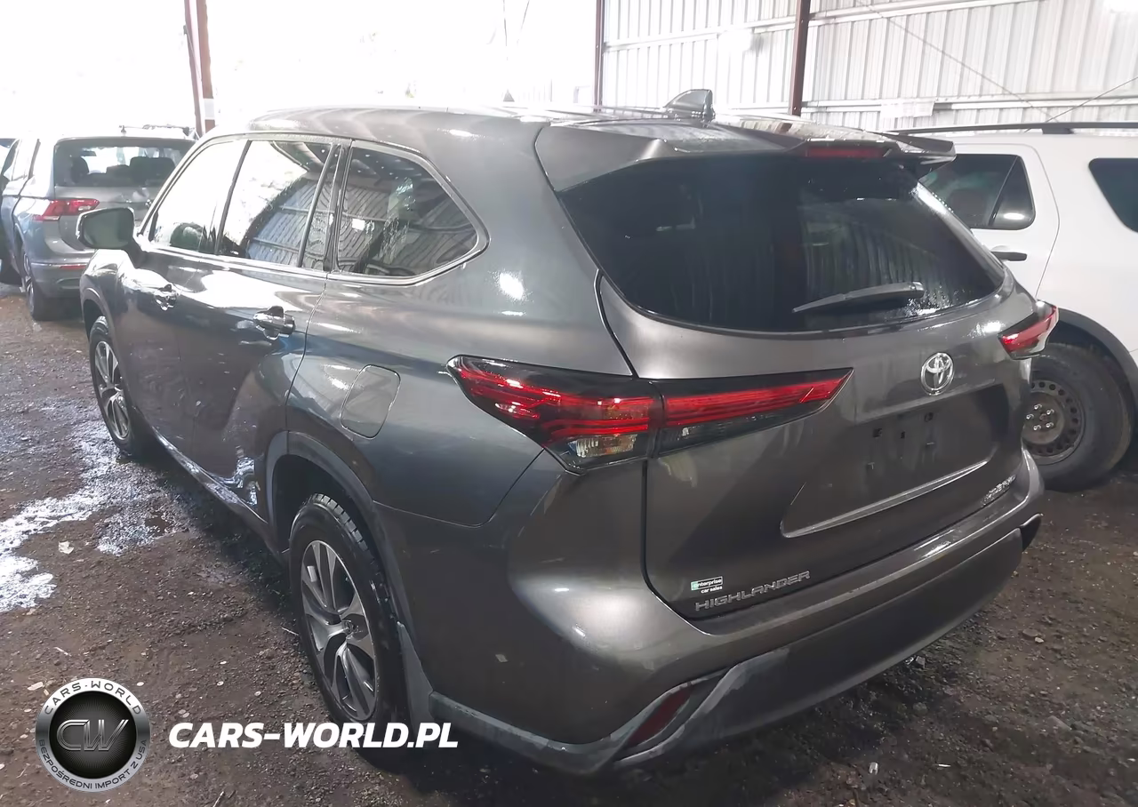 2022 Toyota Highlander Xle VIN:5TDGZRBH8NS247945 - 3