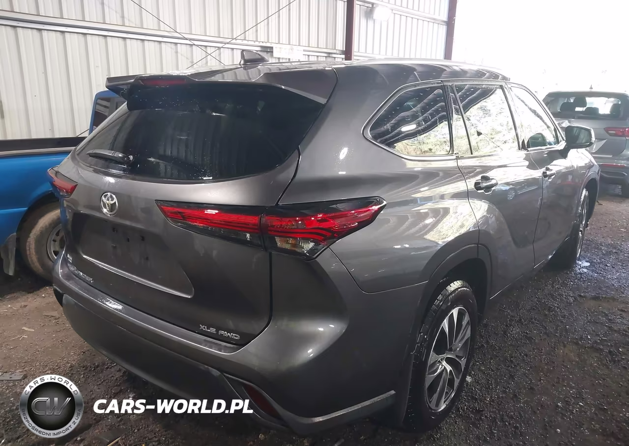 2022 Toyota Highlander Xle VIN:5TDGZRBH8NS247945 - 4
