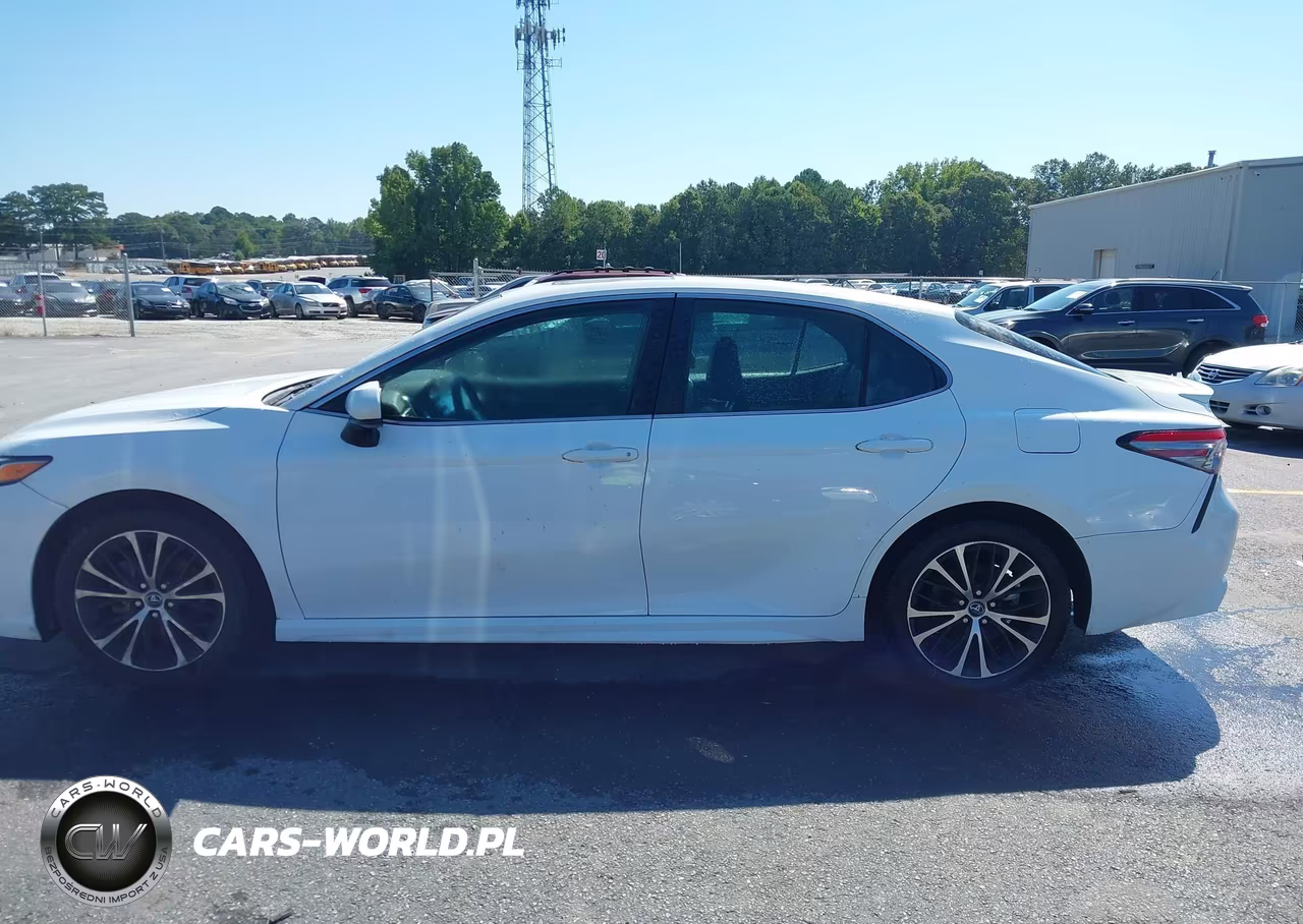 2018 Toyota Camry Se VIN:4T1B11HKXJU561894 - 14