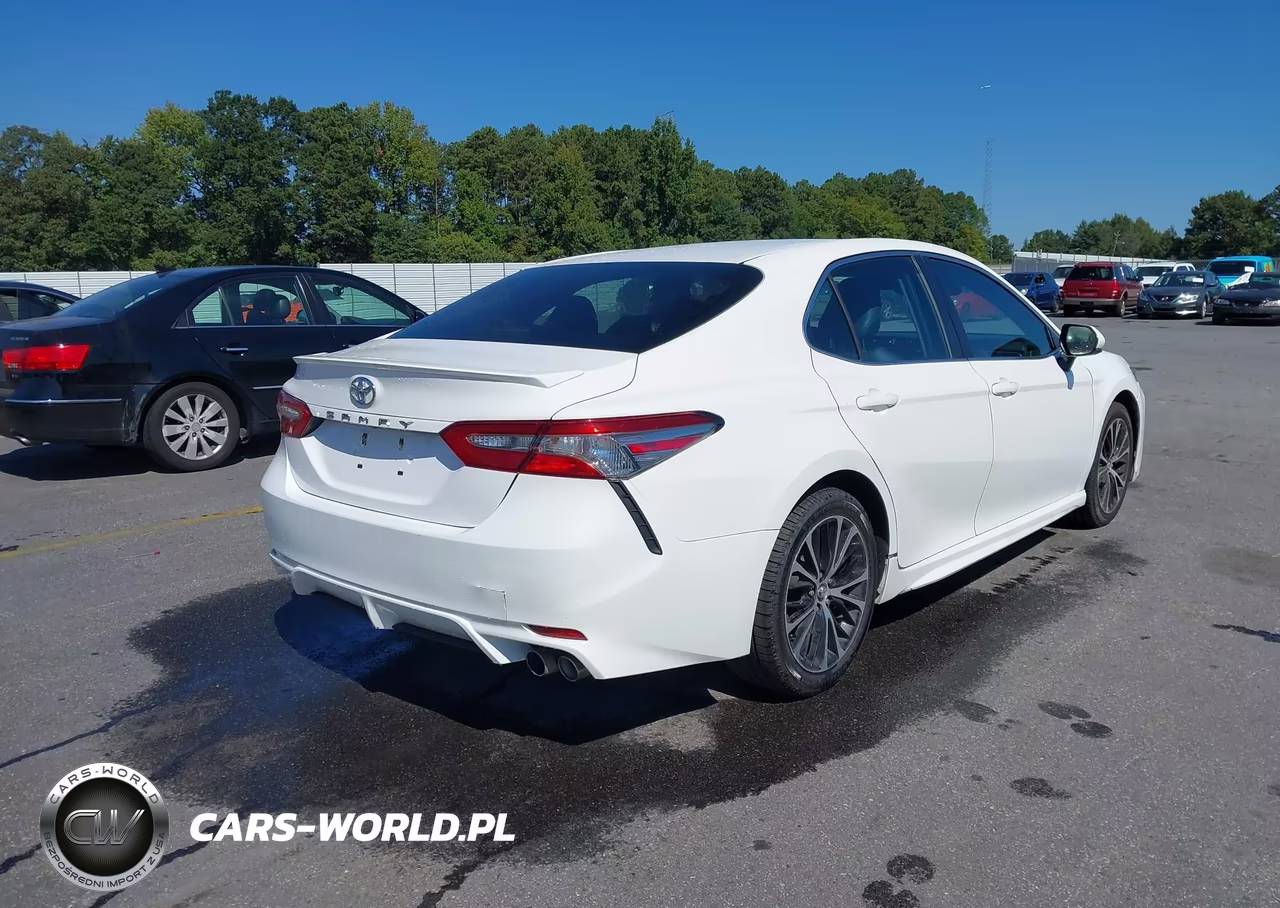 2018 Toyota Camry Se VIN:4T1B11HKXJU561894 - 4