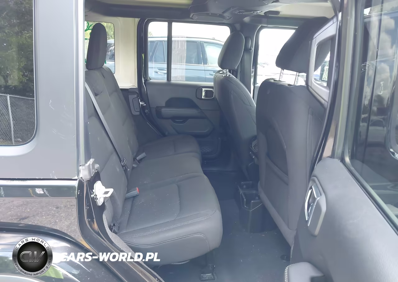 2021 Jeep Wrangler Unlimited Sahara 4X4 VIN:1C4HJXEN2MW653686 - 8