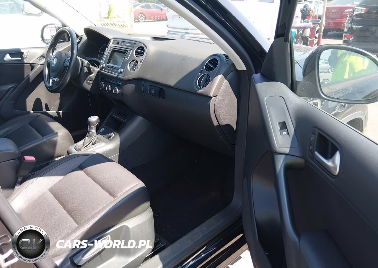2016 Volkswagen Tiguan S VIN:WVGAV7AX1GW597365 - 5