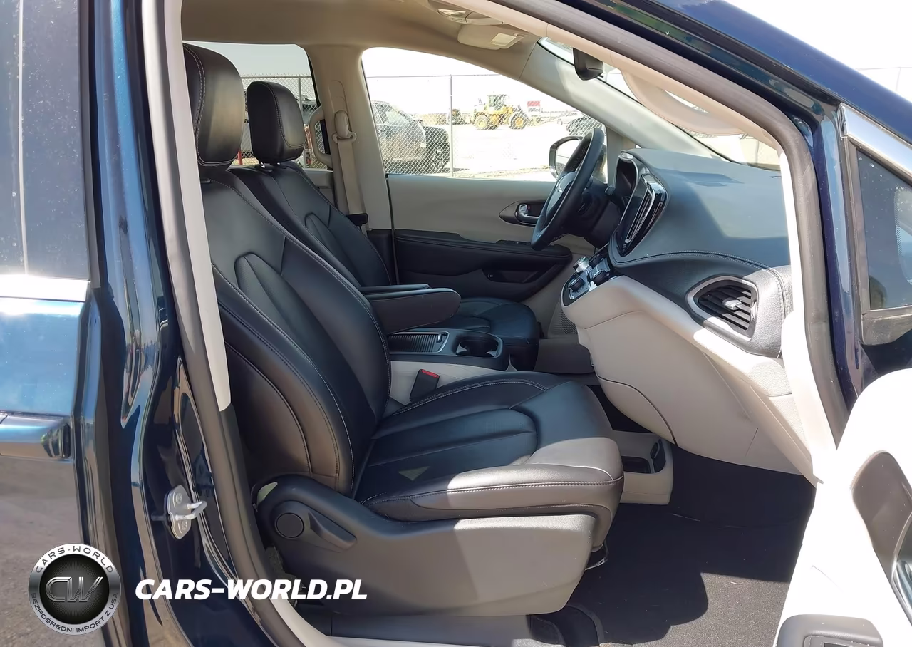 2024 Chrysler Pacifica Hybrid Select VIN:2C4RC1S74RR177863 - 5