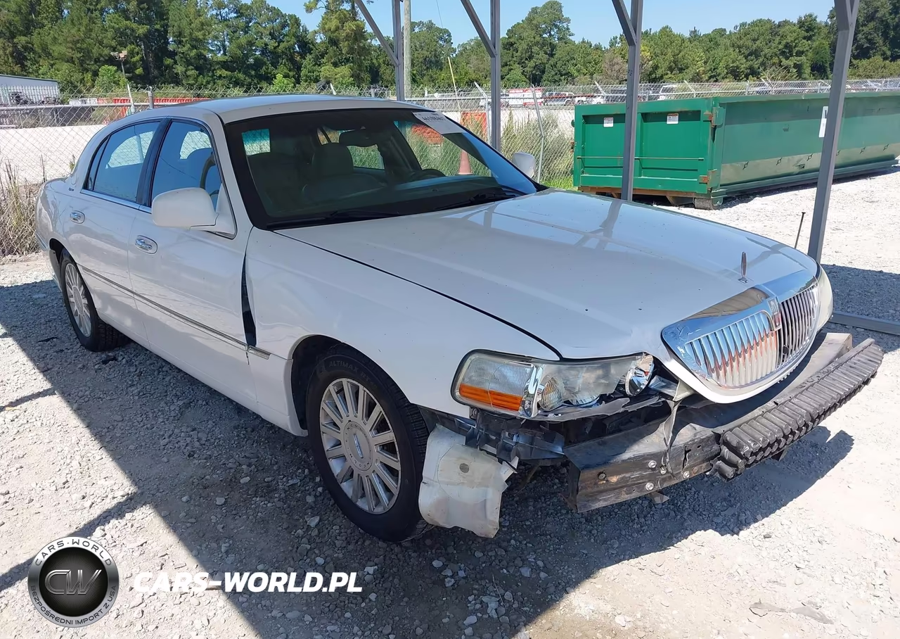 2005 Lincoln Town Car Signature