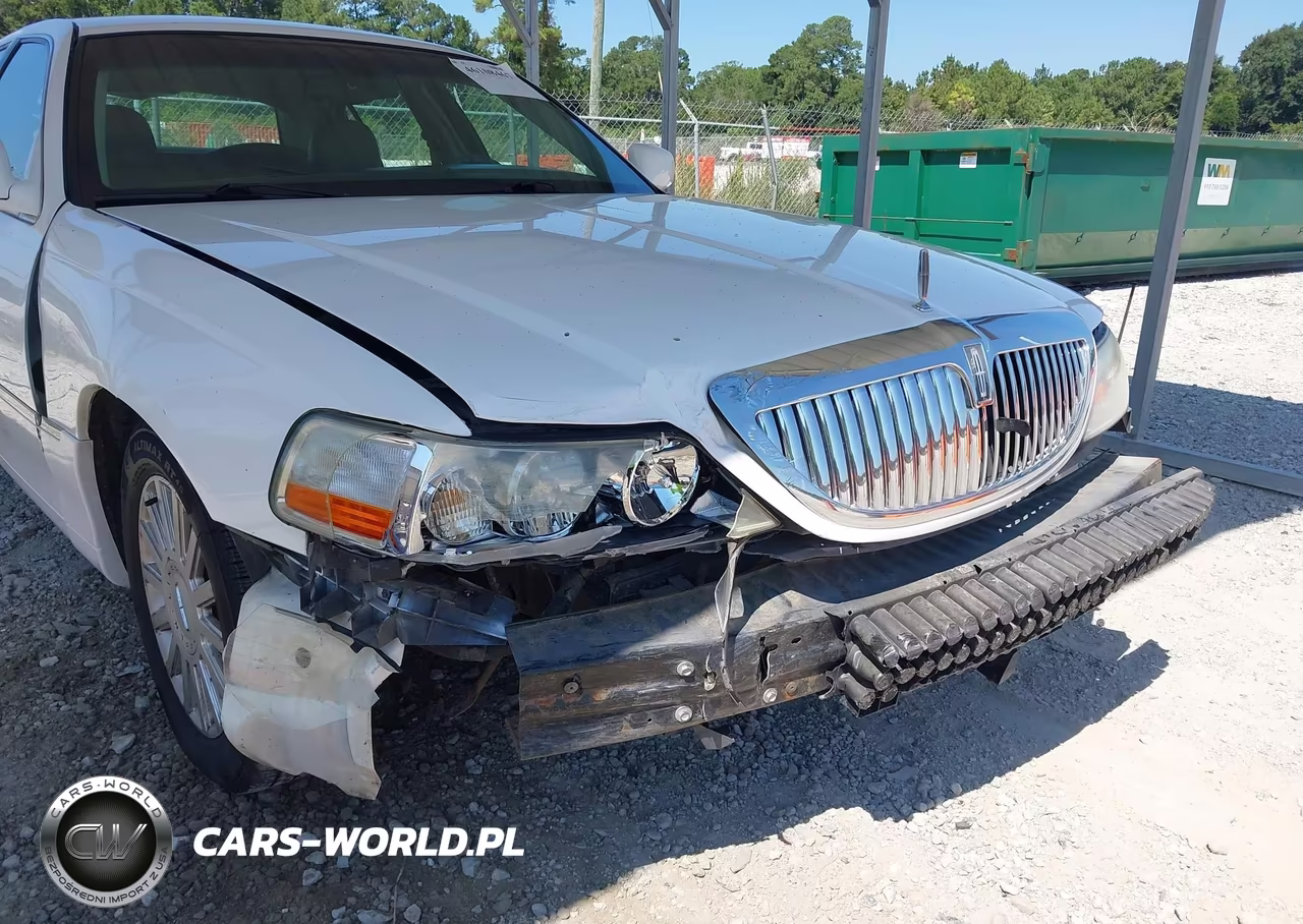 2005 Lincoln Town Car Signature VIN:1LNHM81W55Y645353 - 6