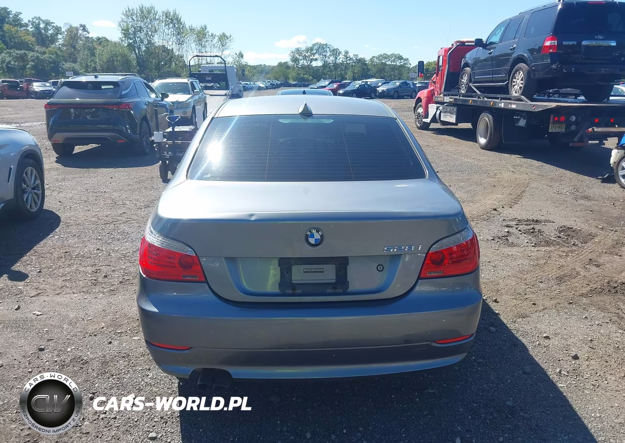 2010 BMW 528I xDrive VIN:WBANV1C50AC156542 - 16