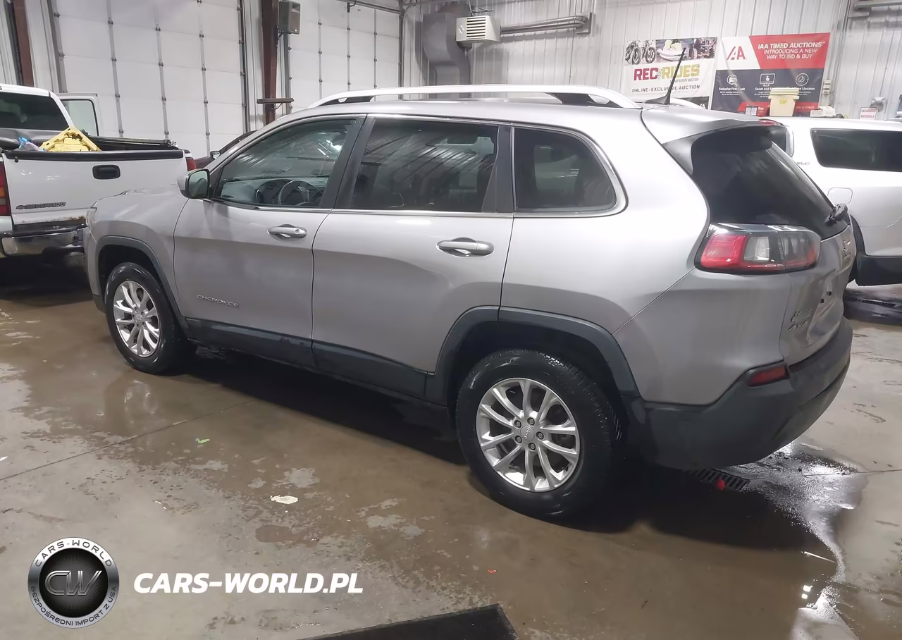 2019 Jeep Cherokee Latitude 4X4 VIN:1C4PJMCBXKD288170 - 3