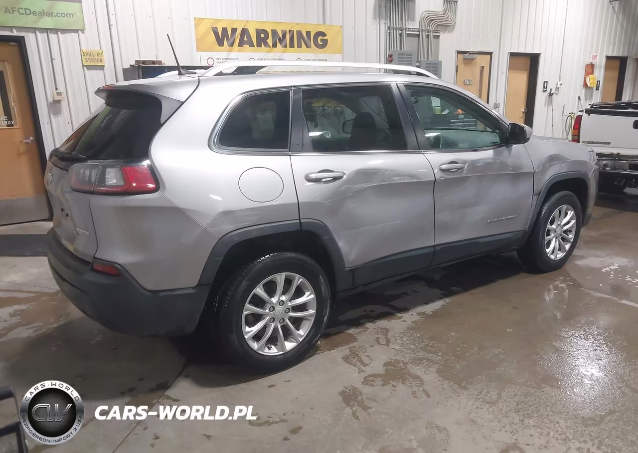 2019 Jeep Cherokee Latitude 4X4 VIN:1C4PJMCBXKD288170 - 4