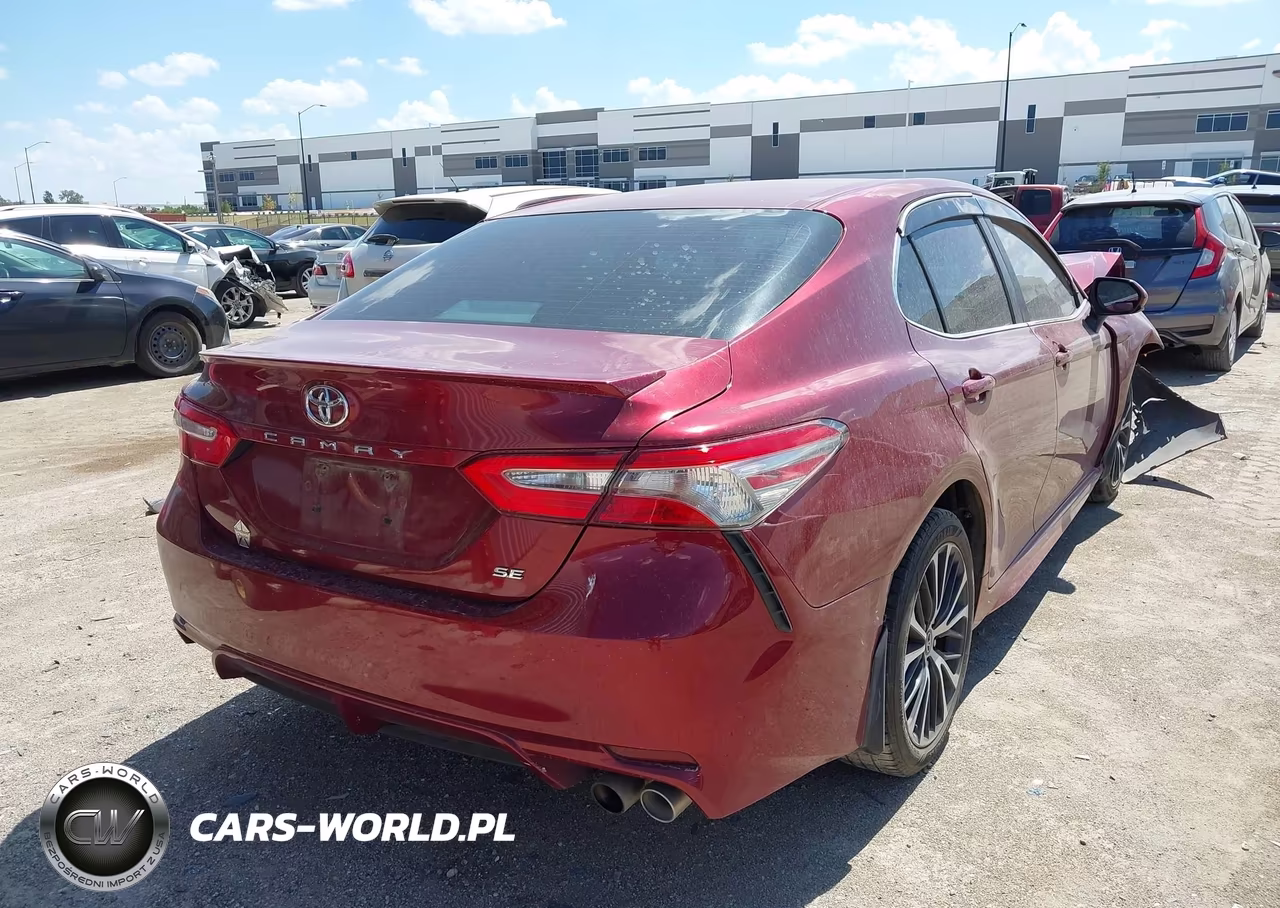 2018 Toyota Camry Se VIN:4T1B11HK2JU660726 - 4
