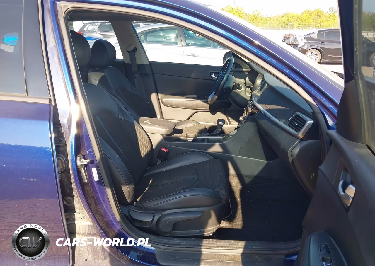 2019 Kia Optima S VIN:5XXGT4L37KG306195 - 5