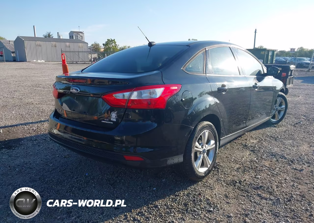 2014 Ford Focus Se VIN:1FADP3F21EL206155 - 4