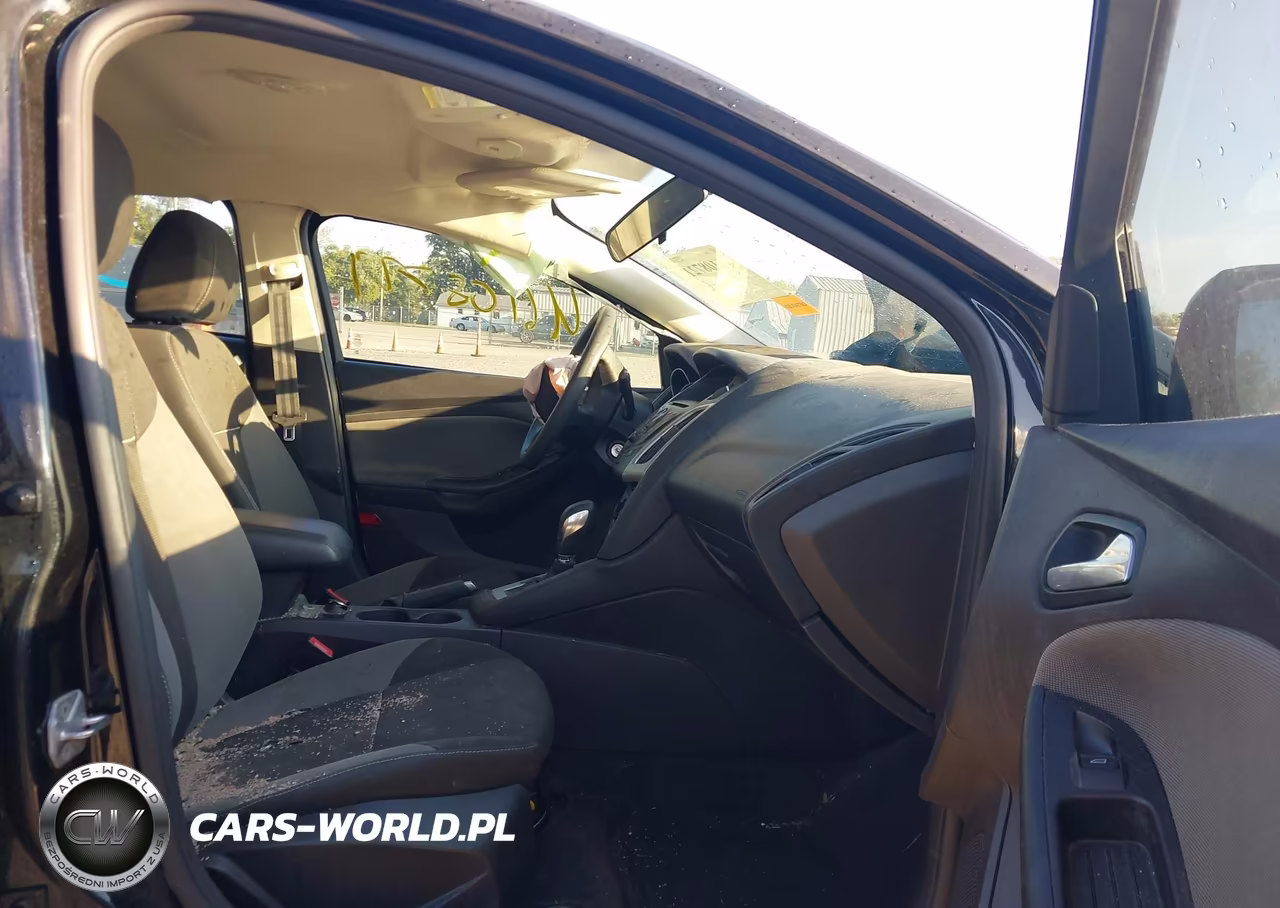 2014 Ford Focus Se VIN:1FADP3F21EL206155 - 5