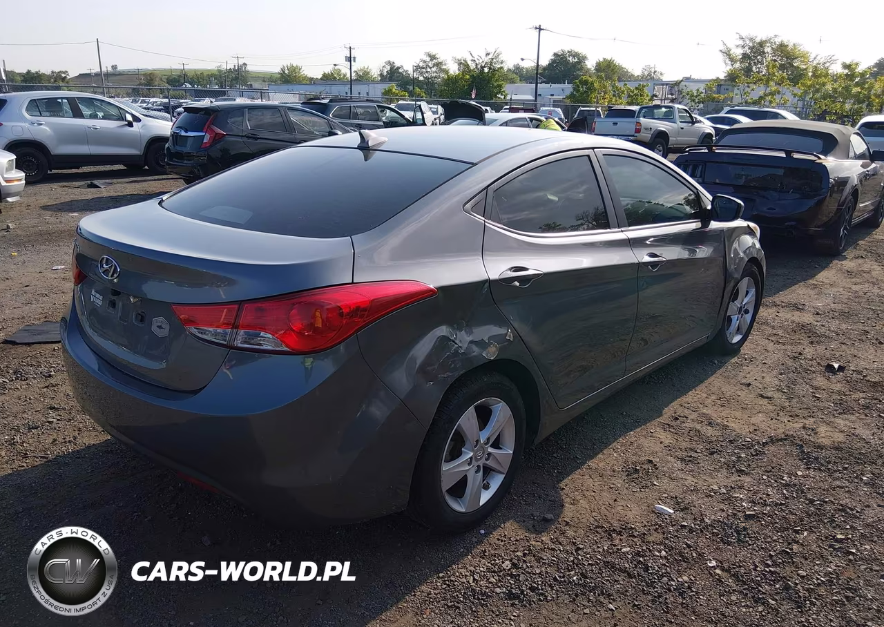 2013 Hyundai Elantra Gls VIN:5NPDH4AE7DH442374 - 4