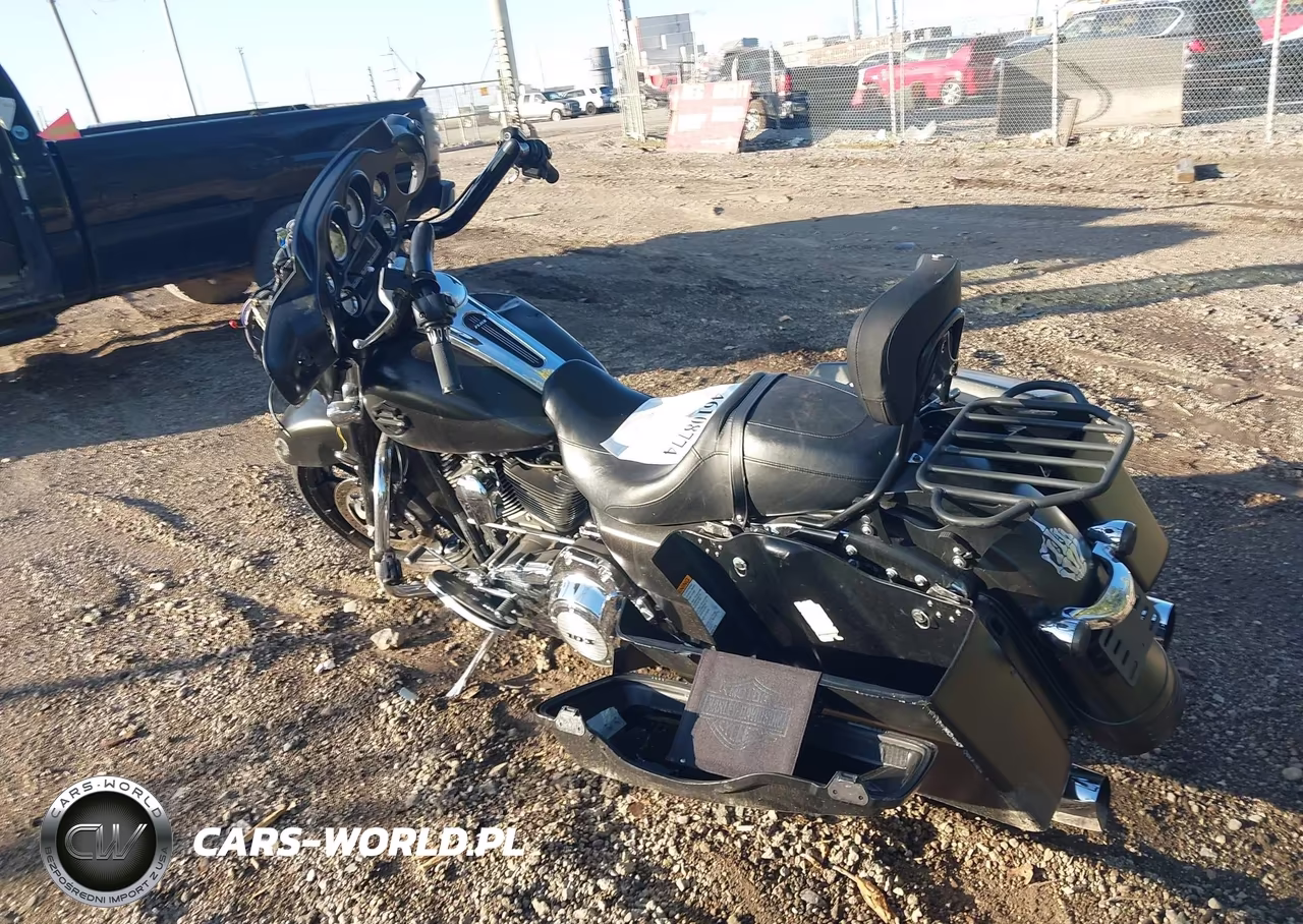 2013 Harley-Davidson Flhx Street Glide VIN:1HD1KBM19DB676680 - 3