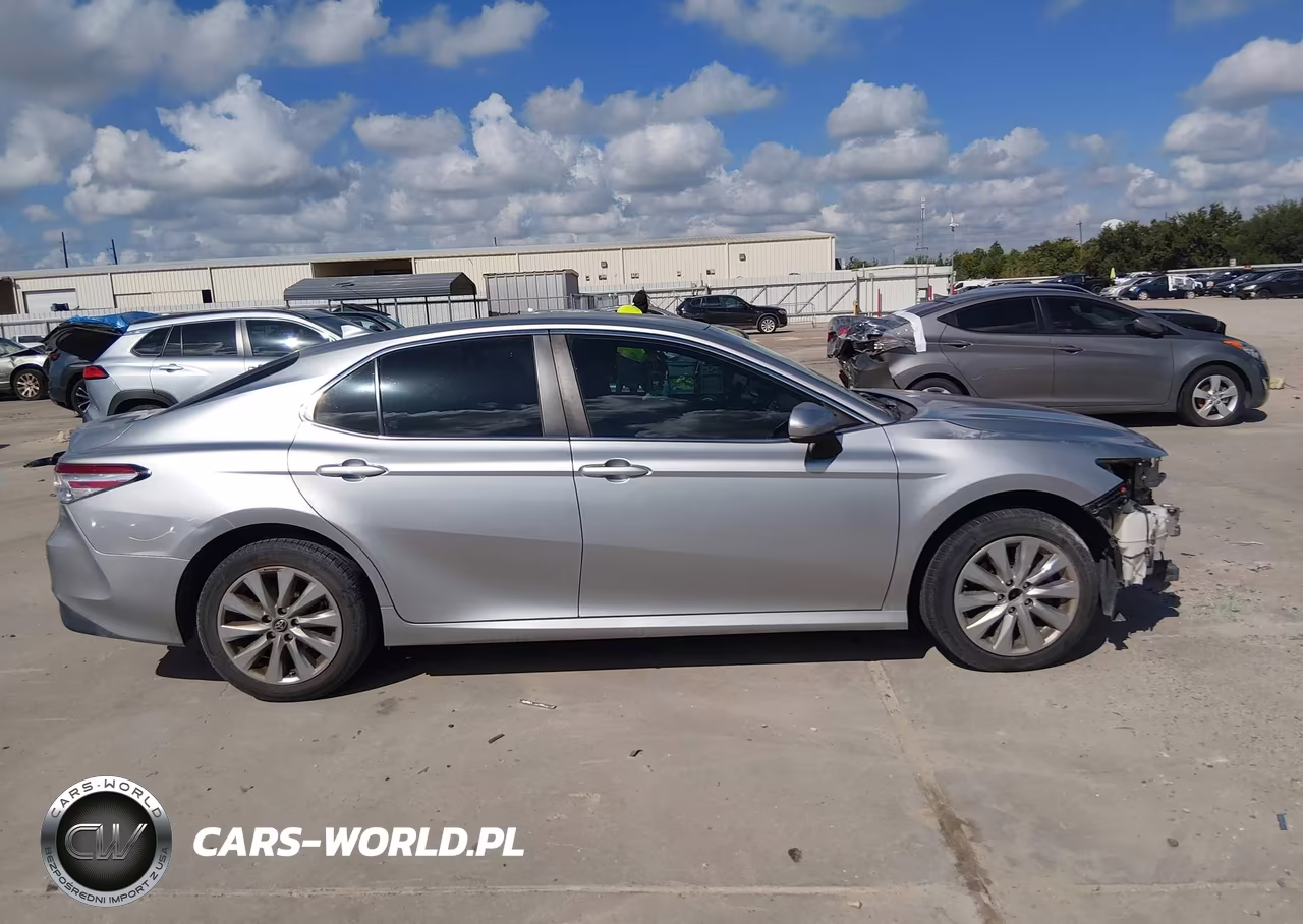 2019 Toyota Camry Le VIN:4T1B11HK9KU244058 - 14