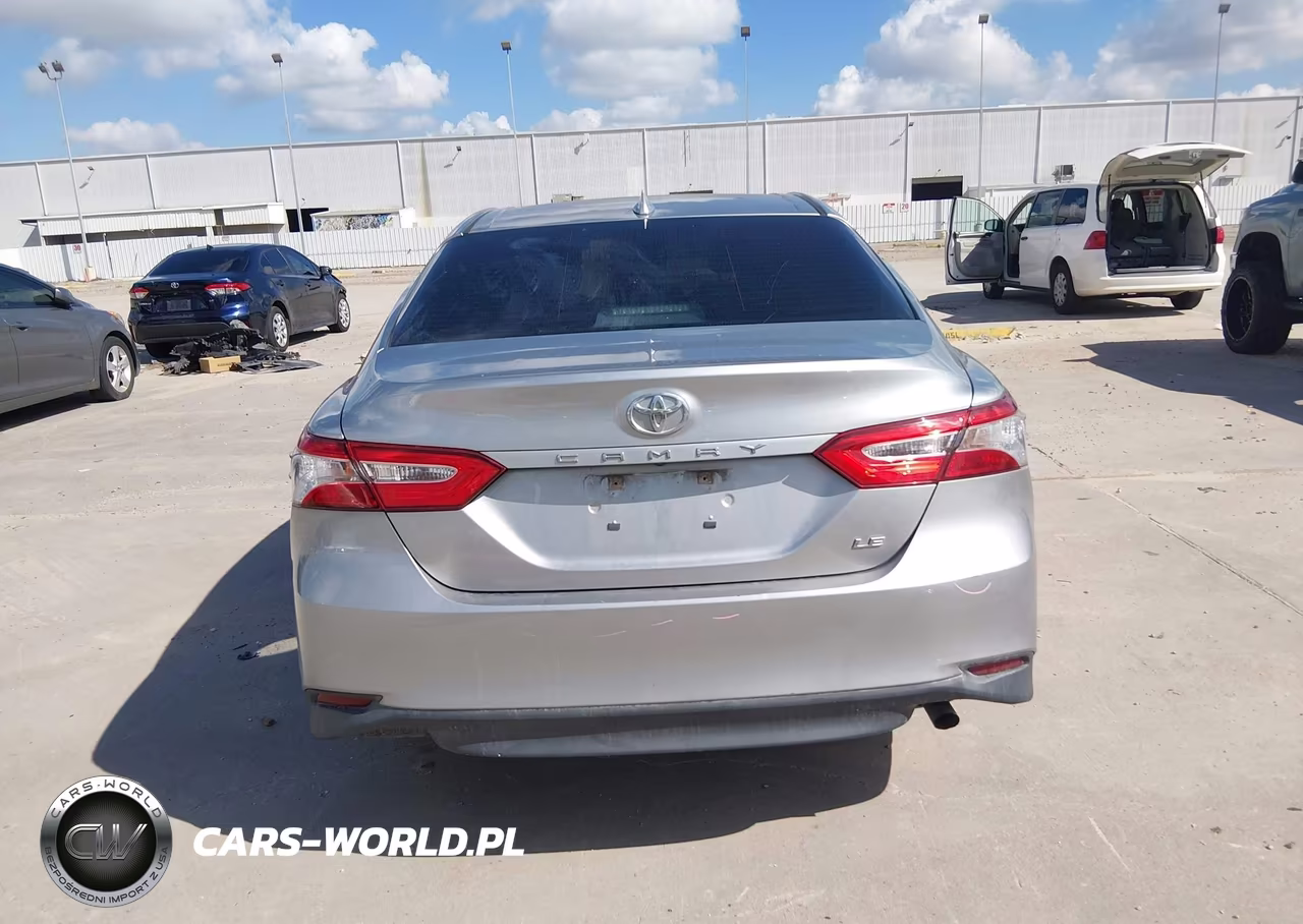 2019 Toyota Camry Le VIN:4T1B11HK9KU244058 - 17
