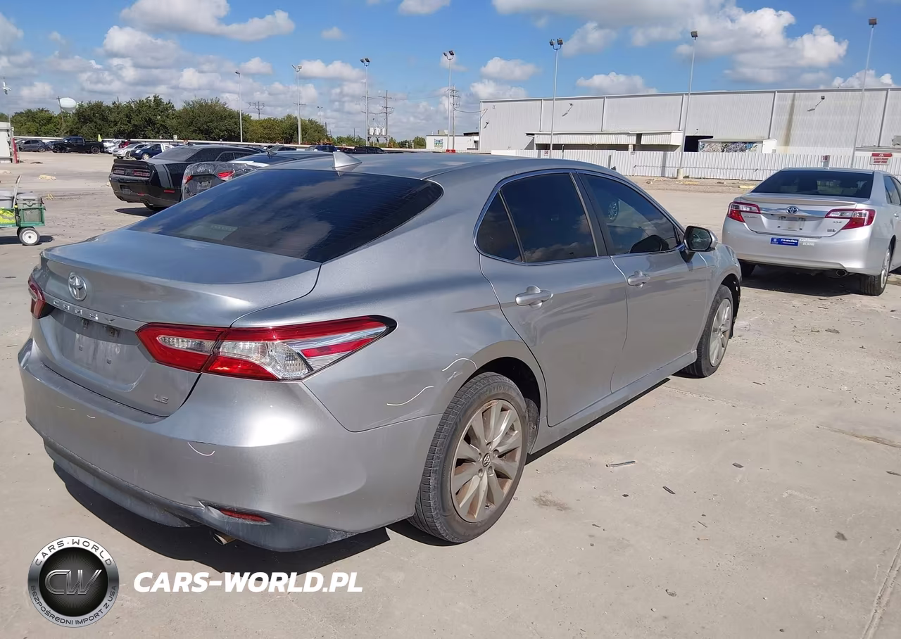 2019 Toyota Camry Le VIN:4T1B11HK9KU244058 - 4