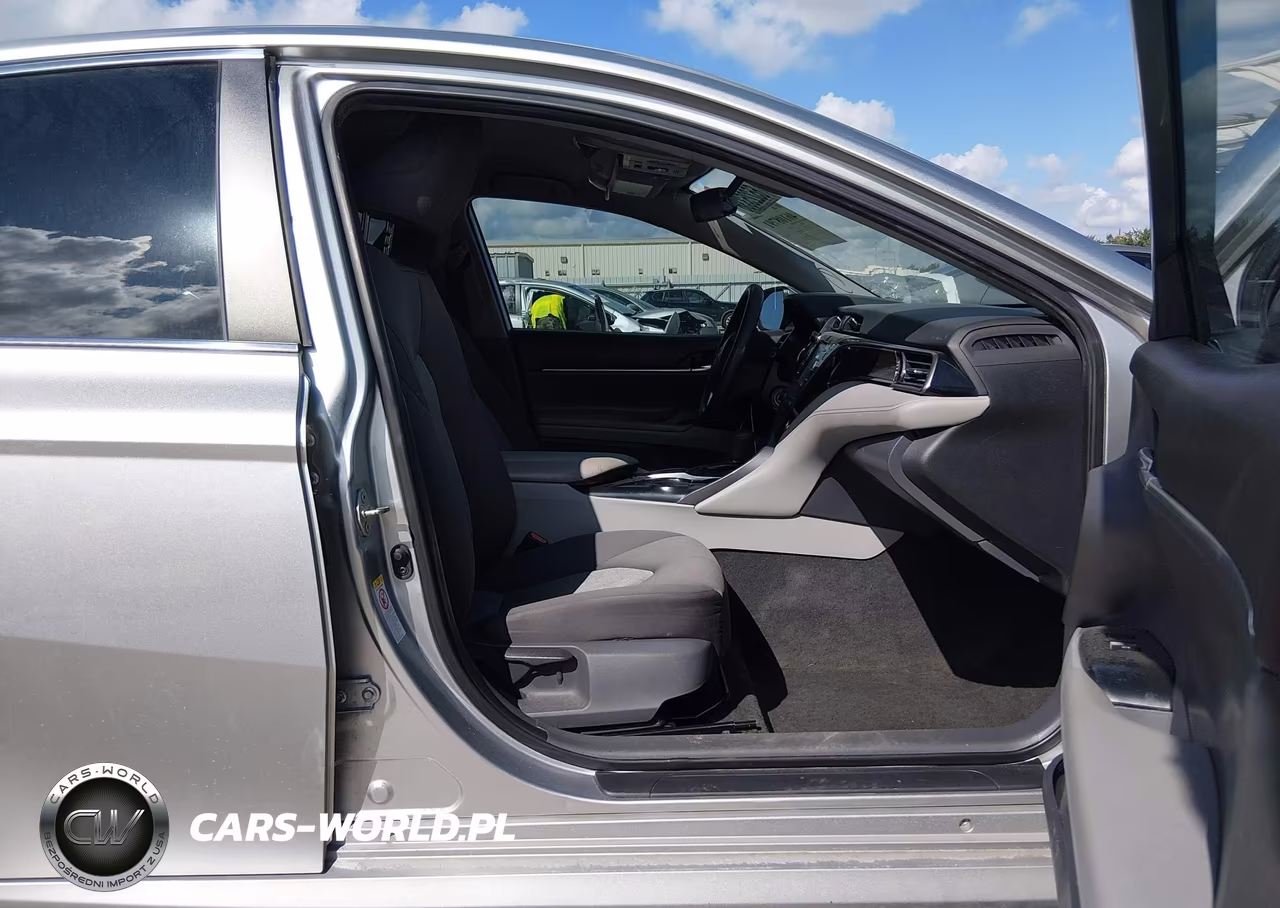 2019 Toyota Camry Le VIN:4T1B11HK9KU244058 - 5