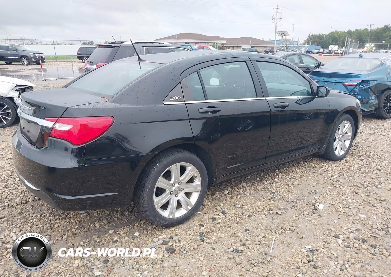2013 Chrysler 200 Touring VIN:1C3CCBBB9DN634869 - 4
