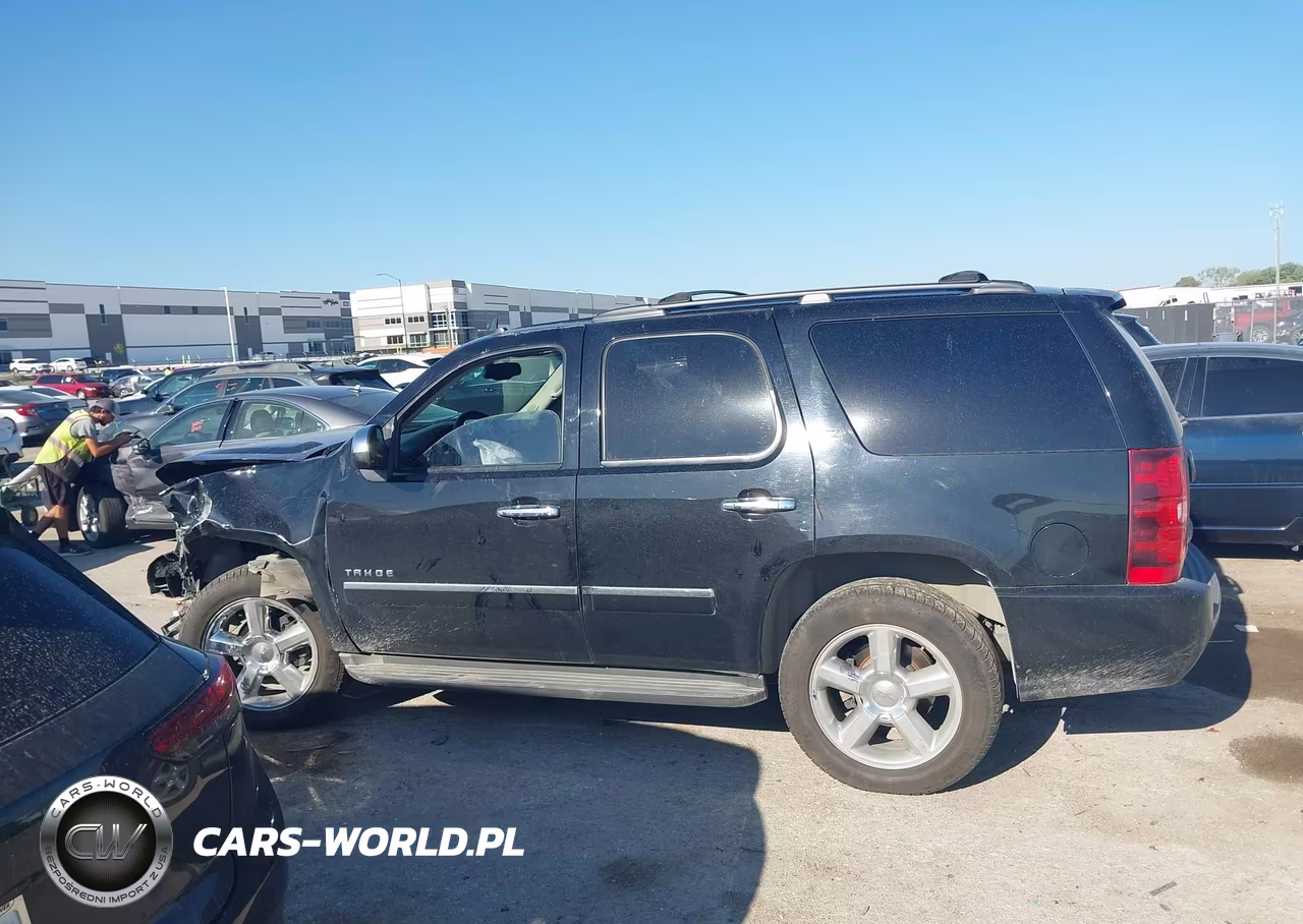 2011 Chevrolet Tahoe Ltz VIN:1GNSCCE05BR312587 - 14