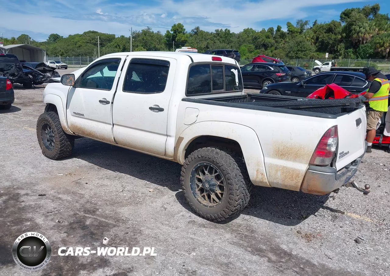 2015 Toyota Tacoma Prerunner V6 VIN:5TFJU4GN2FX067961 - 3