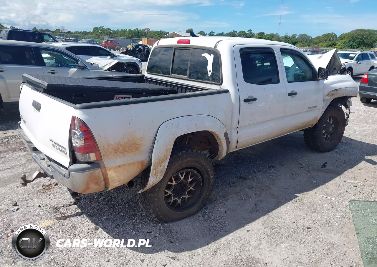 2015 Toyota Tacoma Prerunner V6 VIN:5TFJU4GN2FX067961 - 4