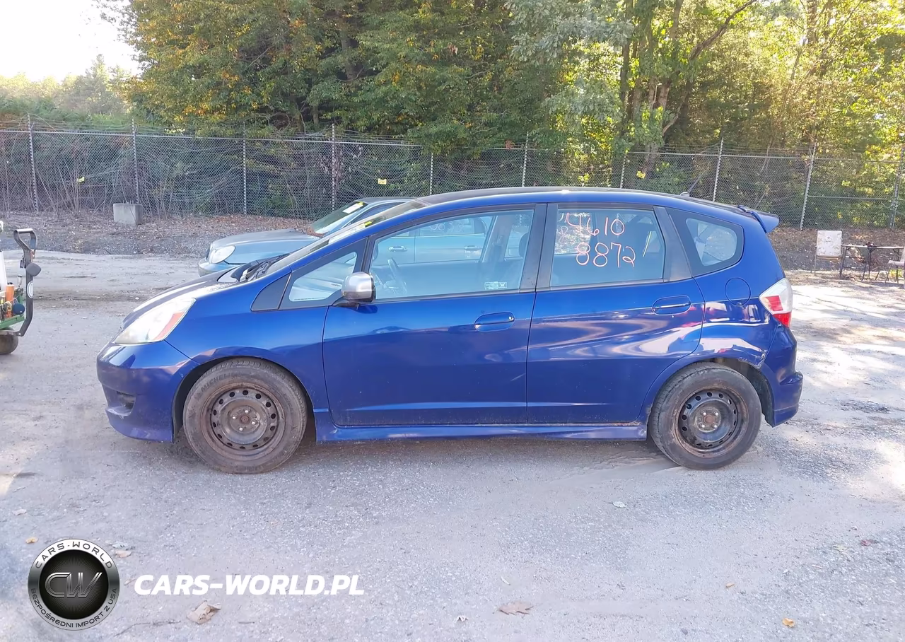 2011 Honda Fit Sport VIN:JHMGE8H53BC021990 - 12