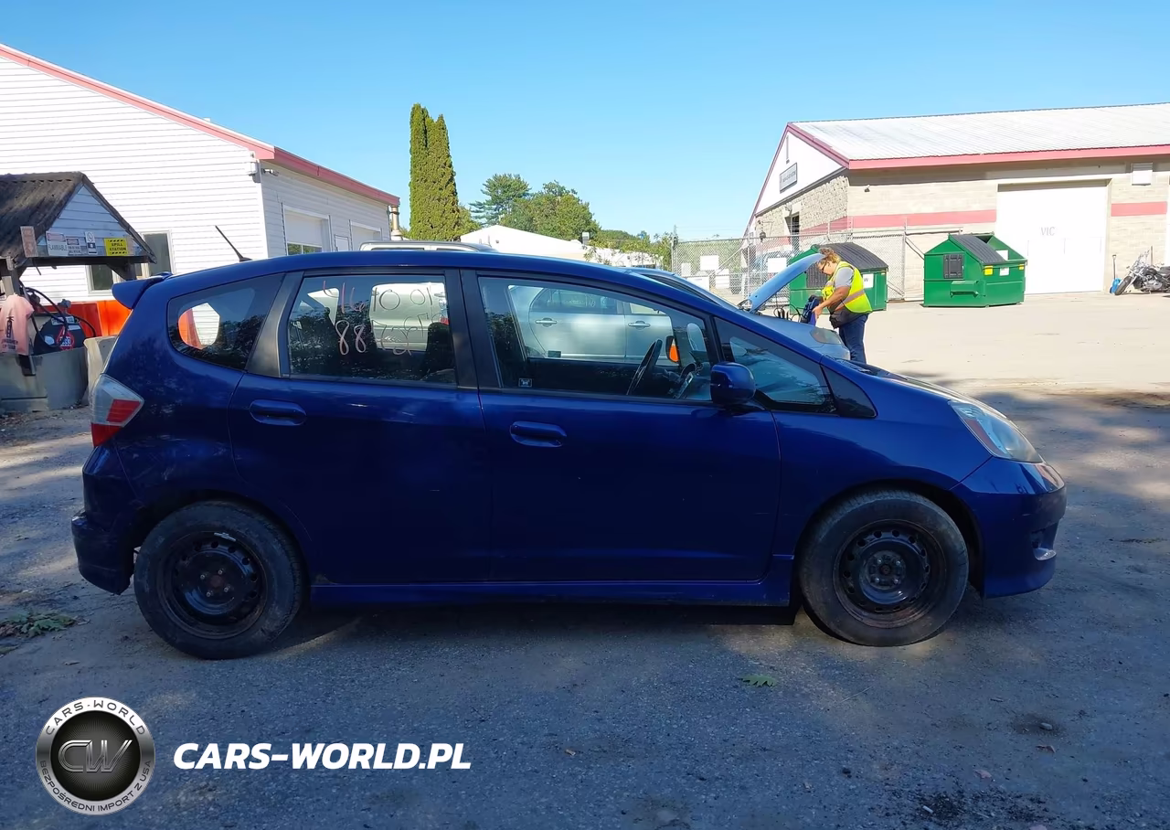 2011 Honda Fit Sport VIN:JHMGE8H53BC021990 - 14