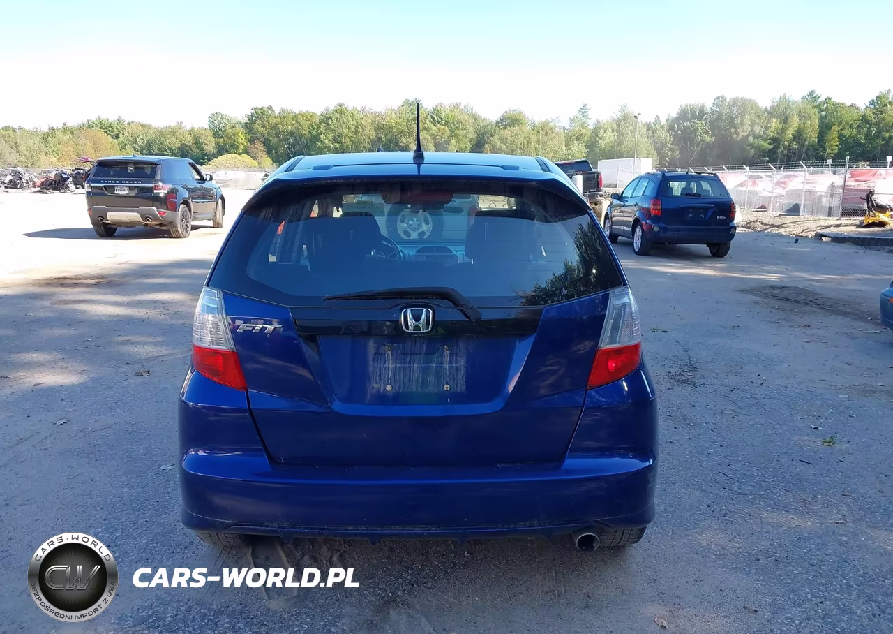 2011 Honda Fit Sport VIN:JHMGE8H53BC021990 - 15