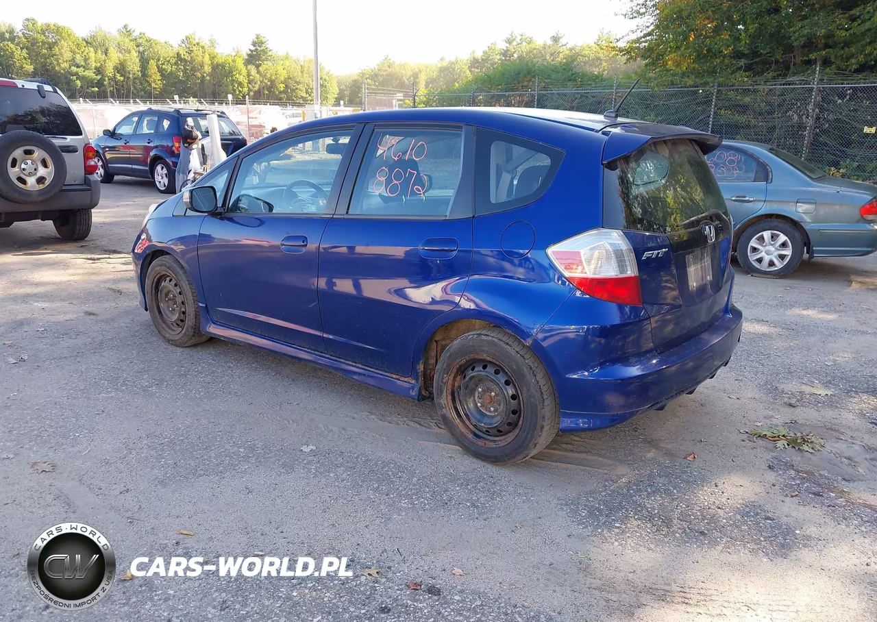 2011 Honda Fit Sport VIN:JHMGE8H53BC021990 - 3
