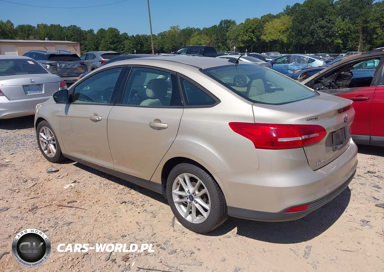 2017 Ford Focus Se VIN:1FADP3F21HL301271 - 3